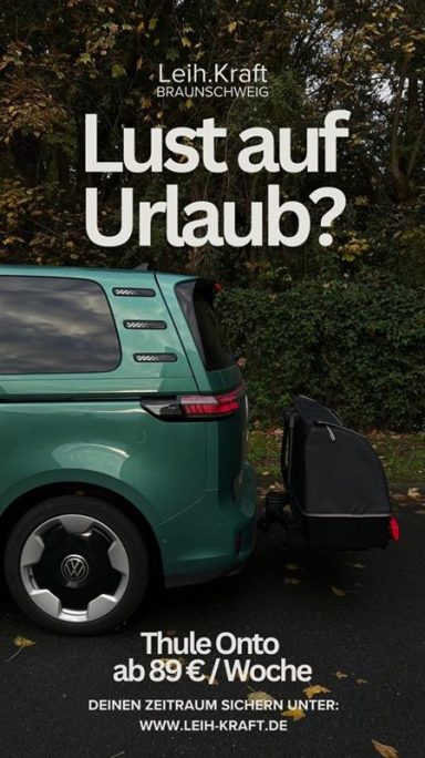 Thule Onto Werbung für Reisen mit einem Auto, Preisangabe und URL für Buchungen.